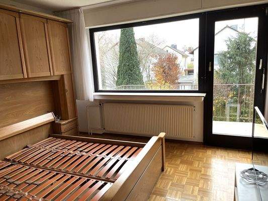 Etage 1 Schlafzimmer mit Zugang zum Ballkon 