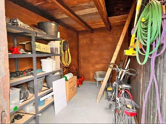 Schuppen im Nebengebäude