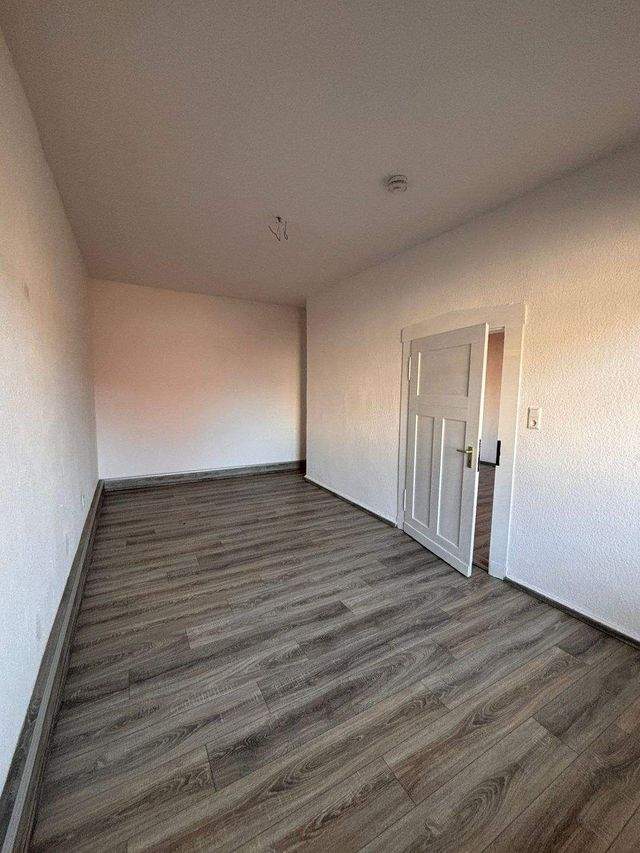 Einbauküche Möglich! Ruhige 4-Zimmer-Wohnung (111 m²) im Erdgeschoss – viel Platz für Familien - Foto 5