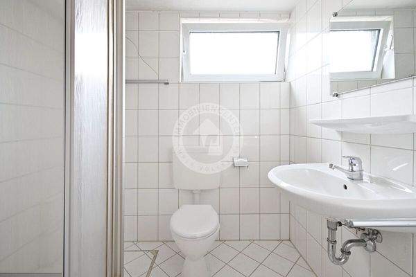 Badezimmer im UG  (Blick 1) 