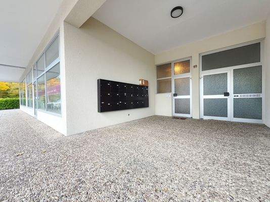 Gewerbe Fläche mit zweiter Eingang