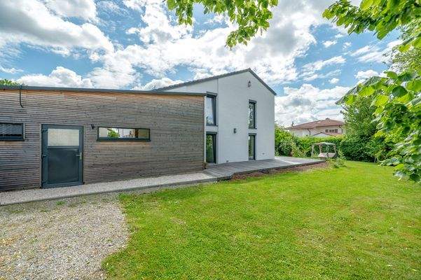 Ansicht Westseite mit separater Zufahrt