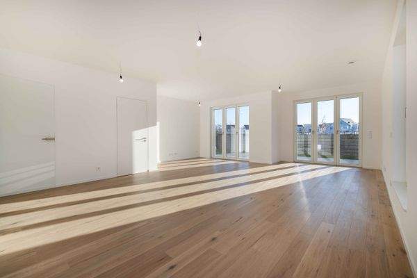 großzügiger Wohn-Essbereich.jpg