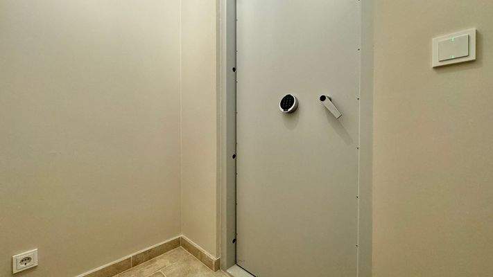 Tresorraum mit Belüftung und Stromversorgung