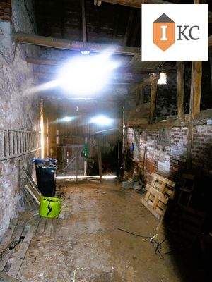 Scheune mit großem Tor