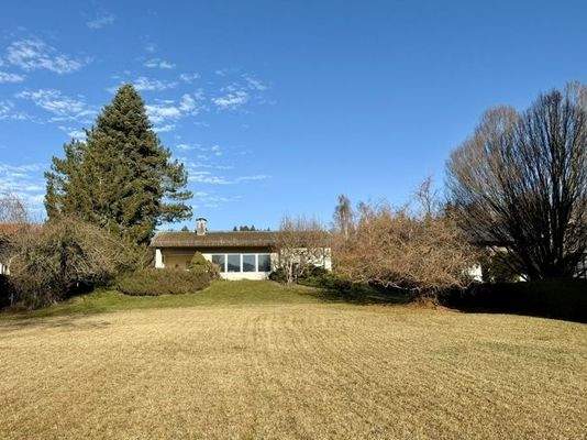 Grundstück mit Bungalow