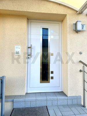 Eingangstüre Herzlich Willkommen!