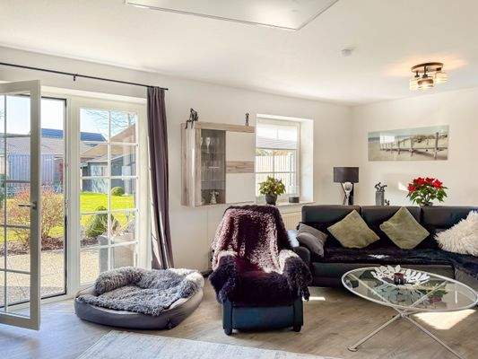 Wohnzimmer mit Terrasse EG.jpg