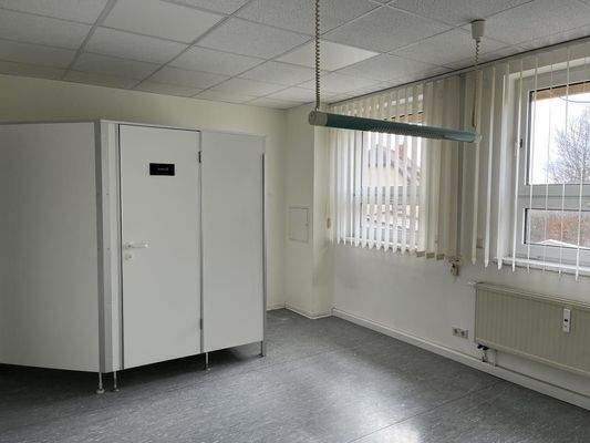 Behandlung 3, Umkleide