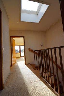 Flur OG mit Lichkuppel.JPG