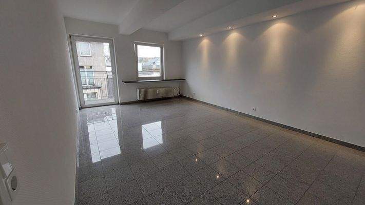 Schlafzimmer mit Balkonzugang