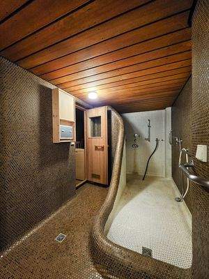 Wellnessbereich und Sauna UG