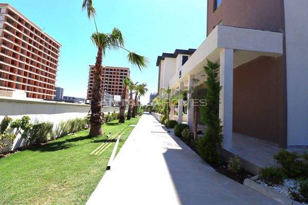 Apartments in a Complex with Swimming Pool in Aksu Altintas