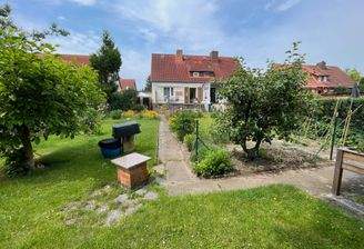 Blick vom Garten zum Haus 