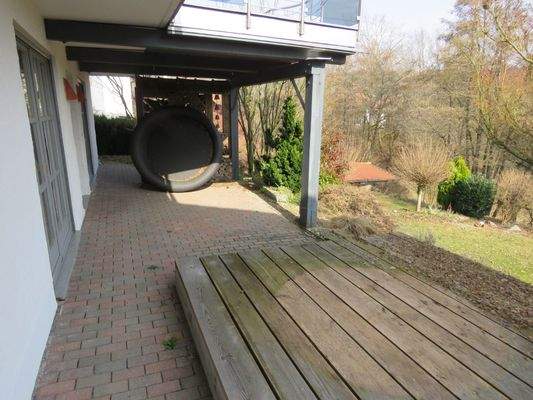 teilweise überdachte Terrasse ELW 