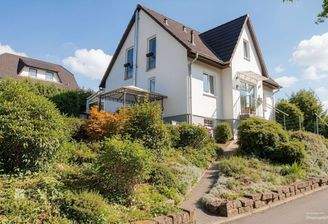 Hausansicht vorne links
