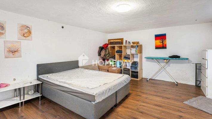 1. OG Schlafzimmer 1 1