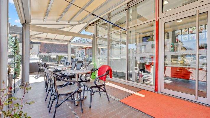 GE 2: Außenbereich Eisdiele