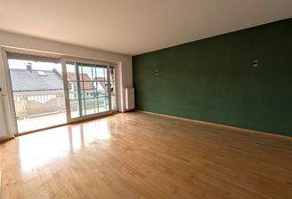 Wohnzimmer mit Zugang Balkon