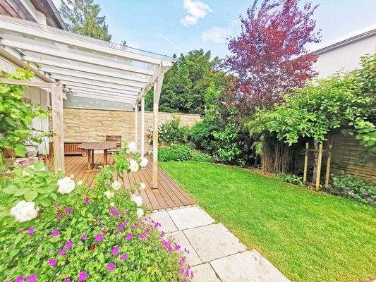 Terrasse mit Gartenblick