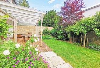 Terrasse mit Gartenblick