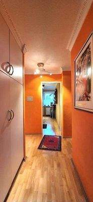 Flur mit Garderobenschrank
