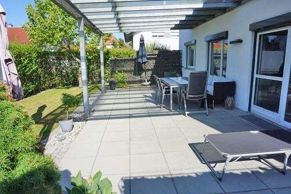 Überdachte Terrasse mit viel Platz