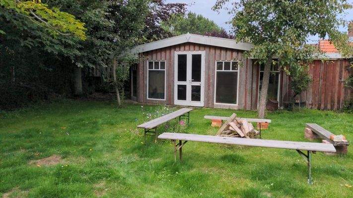 Gartenblick nach Norden mit Gartenhaus.jpeg