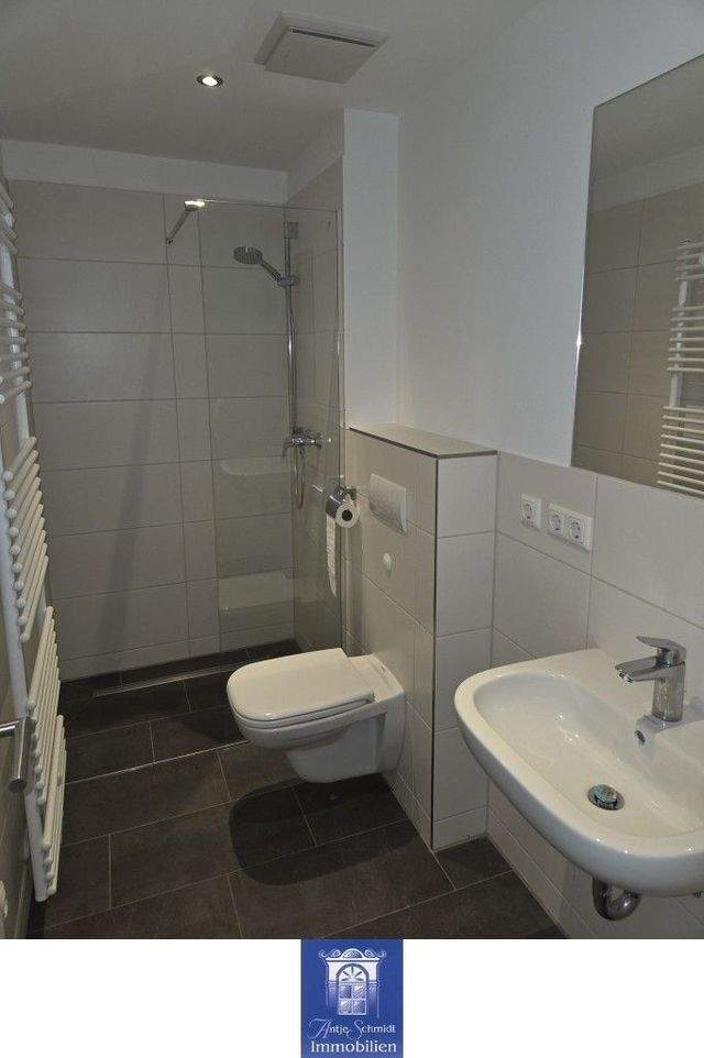 Viel Platz für die Familie! Wohnung mit Balkon und Terrasse in Weinböhla! - Photo 1