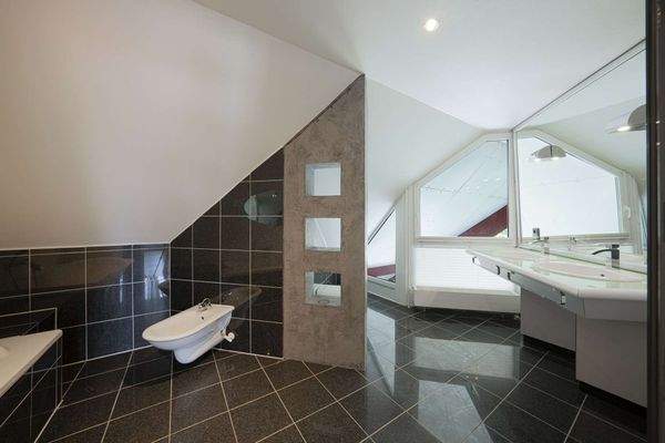 Vollbad mit Doppelwaschtisch