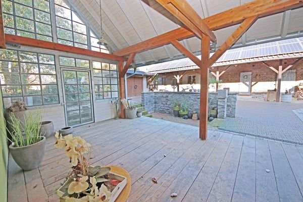 überdachte Terrasse