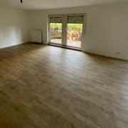 Wohnzimmer mit Parkettboden