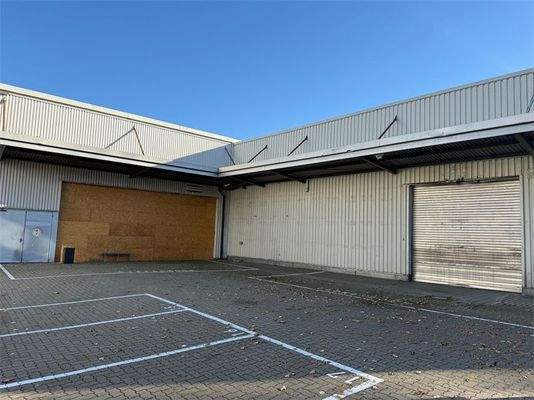 Zugang zu beiden hallen