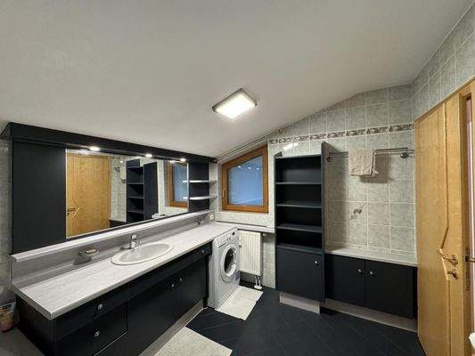 Hauptbadezimmer oben