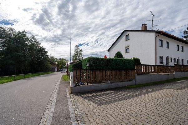 Umgebung - Blick zum Maibaum