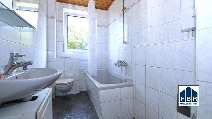 Badezimmer mit Badewanne