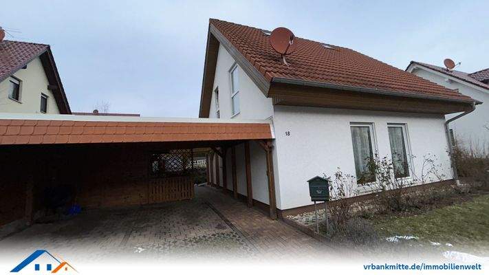 Frontansicht mit Carport