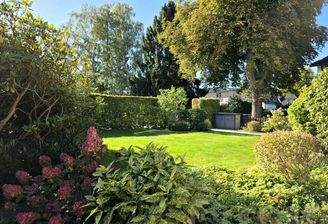 Außen_Gartenblick auf Straße