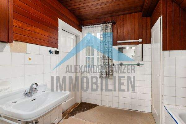 Dachgeschoss - Badezimmer