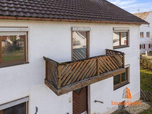 Blick auf den Balkon im Obergeschoss