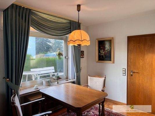 Ihr Esszimmer mit Zugang zur Küche / Wohnzimmer