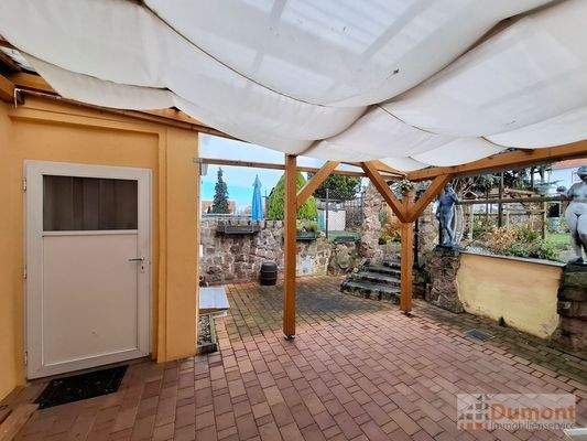 Terrasse mit Zugang zur Küche