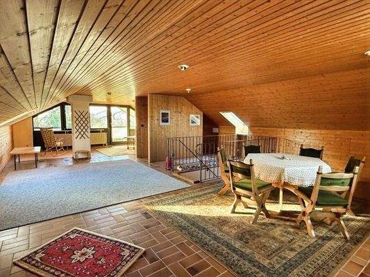 80 m² große Galerie im Dach mit Loggia