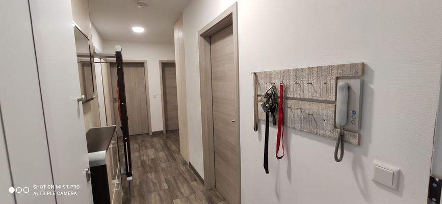 2_Flur 1 Hörmann (Glasscheibe foliert)