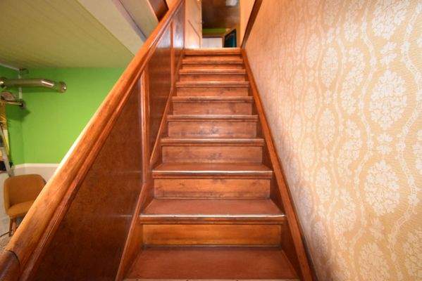 16 Treppe zum OG.JPG