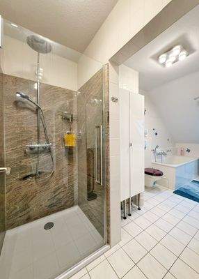 Tageslichtbadezimmer OG