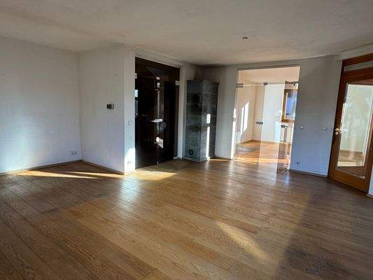 Wohnzimmer mit Blick zum Essbereich