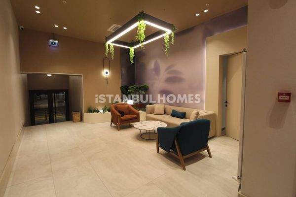 City-View Apartments with Pools and Sports Fields in Başakşehir