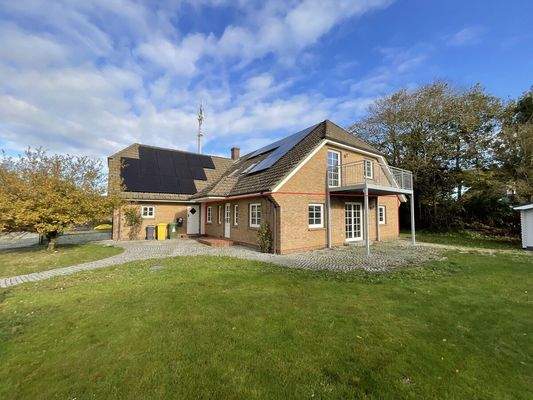 Whg.1 Außenbild und Garten