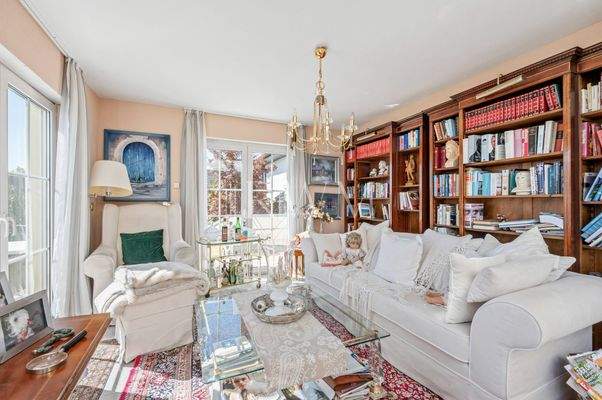 EG offener Wohnbereich Bibliothek